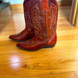 Ladies Vintage Canadian cowboy boots. Size 7.5  great shape! You will love them.